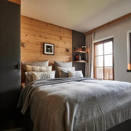 Chalet Serviced Luxury Evi, Ski-in Ski-out