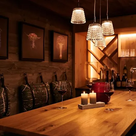 Serviced Luxury Evi, Ski-in Ski-out Chalet Kaprun