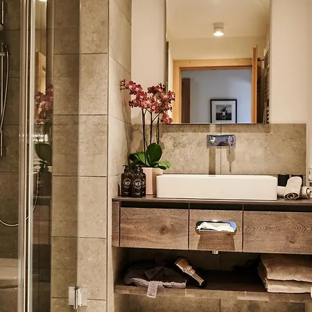 Chalet Serviced Luxury Evi, Ski-in Ski-out