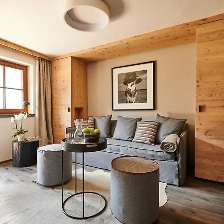 Σαλέ Serviced Luxury Evi, Ski-in Ski-out Kaprun