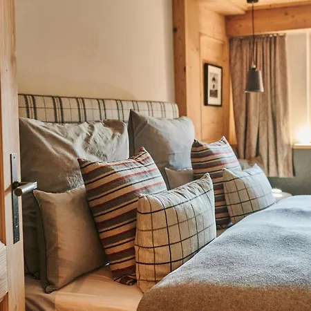Chalet Serviced Luxury Evi, Ski-in Ski-out *