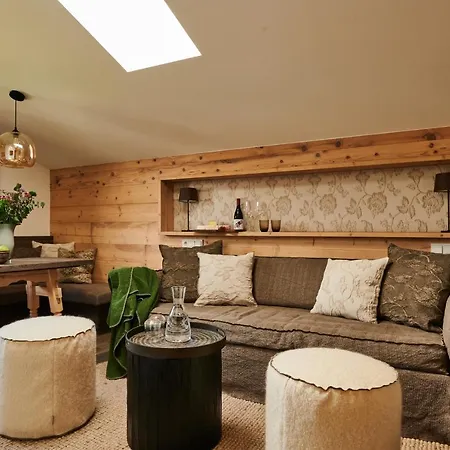 Serviced Luxury Evi, Ski-in Ski-out *