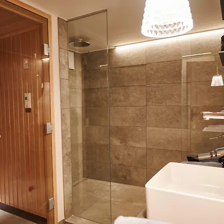 Chalet Serviced Luxury Evi, Ski-in Ski-out Kaprun