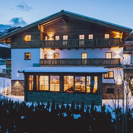 Serviced Luxury Evi, Ski-in Ski-out Chalet Kaprun