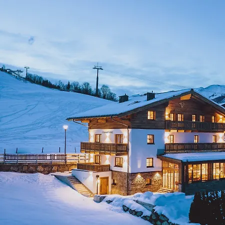 Serviced Luxury Evi, Ski-in Ski-out Chalet *