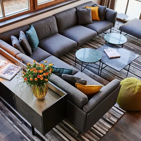 Chalet Serviced Luxury Evi, Ski-in Ski-out Kaprun