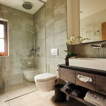 Chalet Serviced Luxury Evi, Ski-in Ski-out *