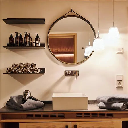 Chalet Serviced Luxury Evi, Ski-in Ski-out Kaprun