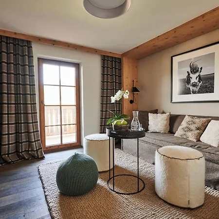 Serviced Luxury Evi, Ski-in Ski-out Kaprun