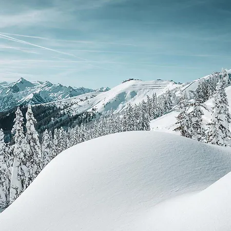 Serviced Luxury Evi, Ski-in Ski-out Chalet Kaprun