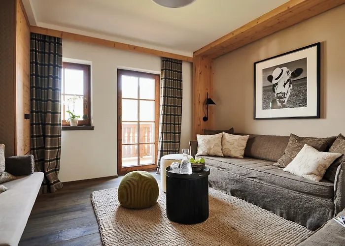 Serviced Luxury Evi, Ski-in Ski-out 木屋 *